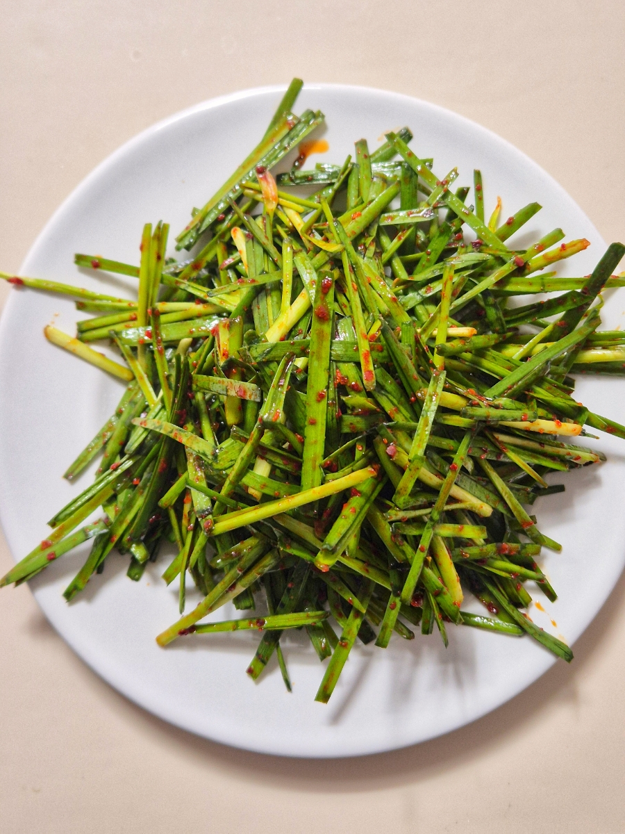 Buchu Muchim Recipe: Korean Garlic Chive Salad photo 1