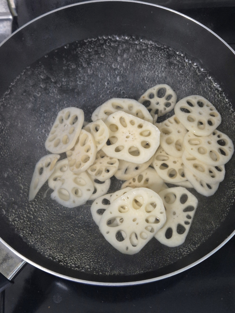 Crunchy Braised Lotus Root (Yeongeun-jorim) Recipe photo 3