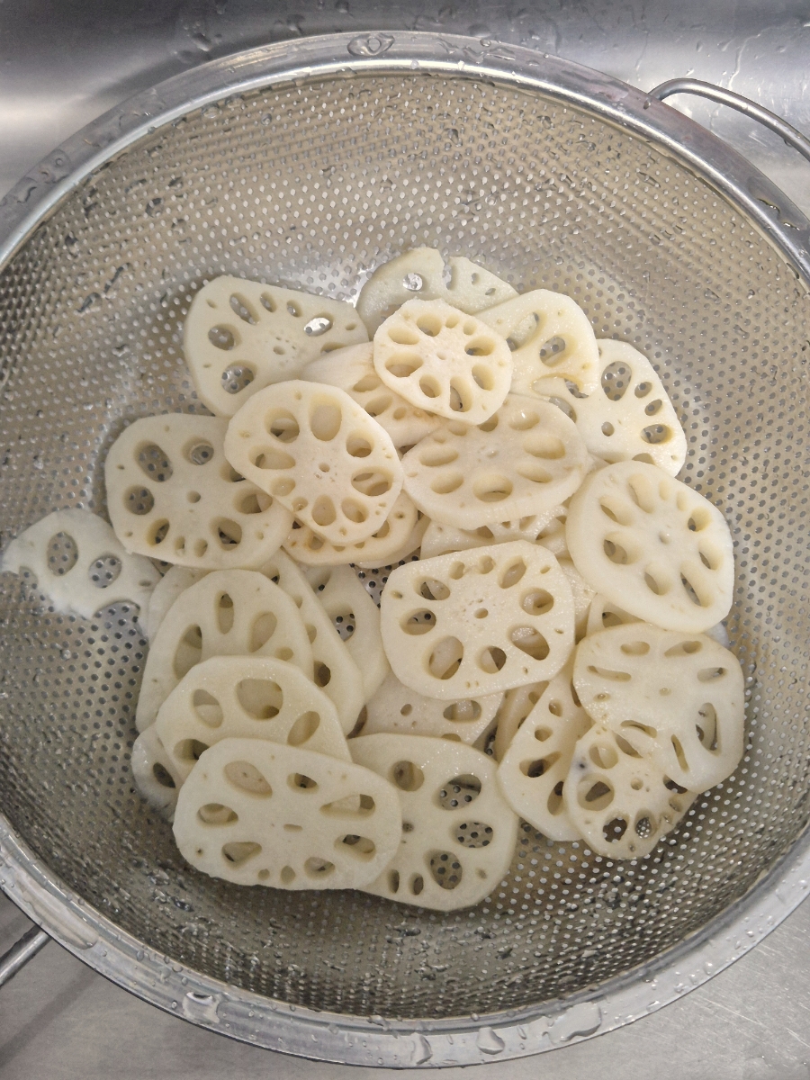 Crunchy Braised Lotus Root (Yeongeun-jorim) Recipe photo 4