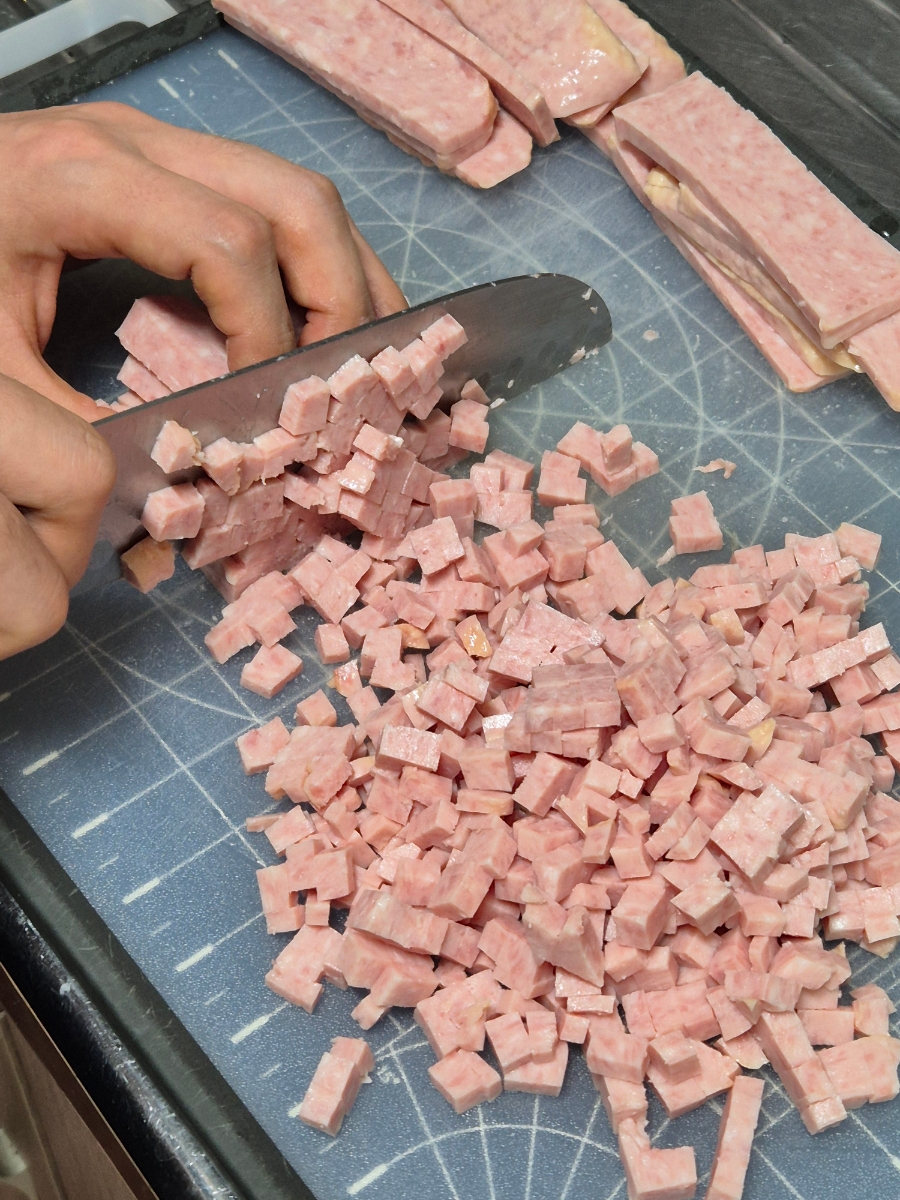Easy Spam and Cheongyang Pepper Kimbap Recipe photo group 1