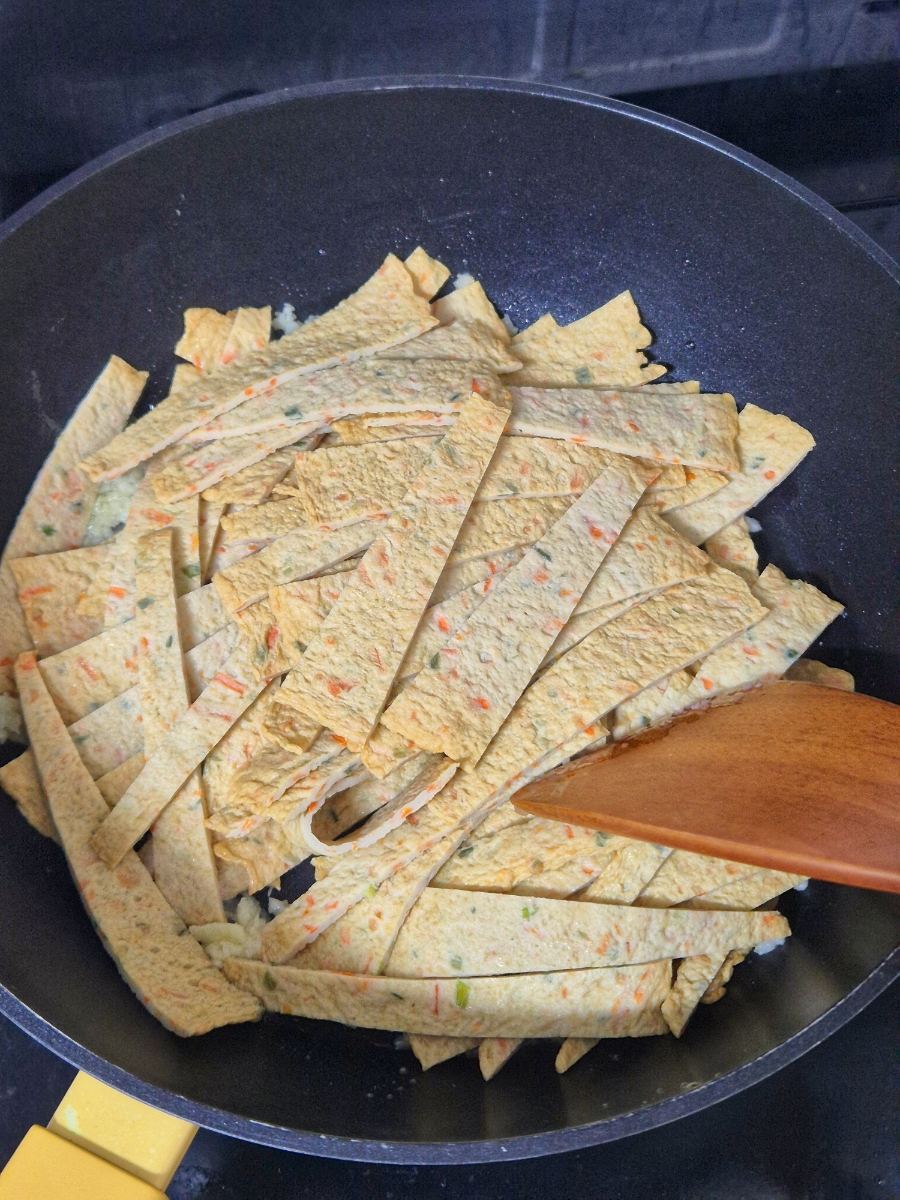 Eomuk Bokkeum (Korean Fish Cake Stir-Fry) by a Netflix Chef photo 5