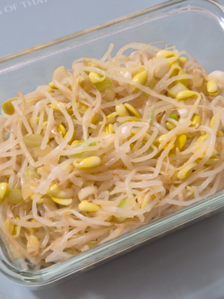 Kongnamul Muchim Recipe: Korean-Style Bean Sprout Salad