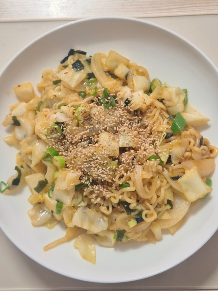 Neoguri Udon Ramyeon Stir-Fry Recipe (Spicy Udon Noodles)