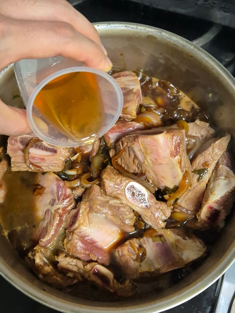 Super Simple Braised Beef Short Ribs (Sogalbijjim) Recipe photo group 5