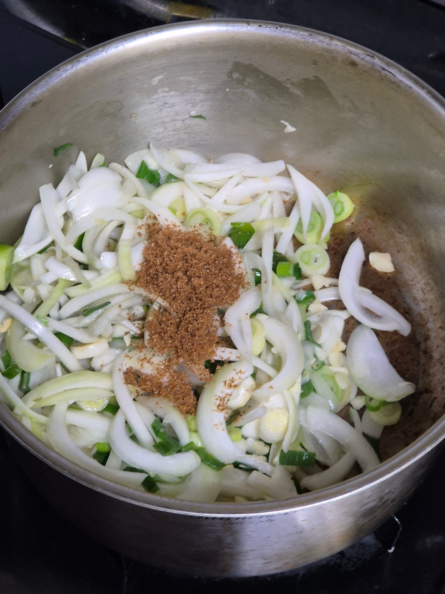 Super Simple Braised Beef Short Ribs (Sogalbijjim) Recipe photo 3